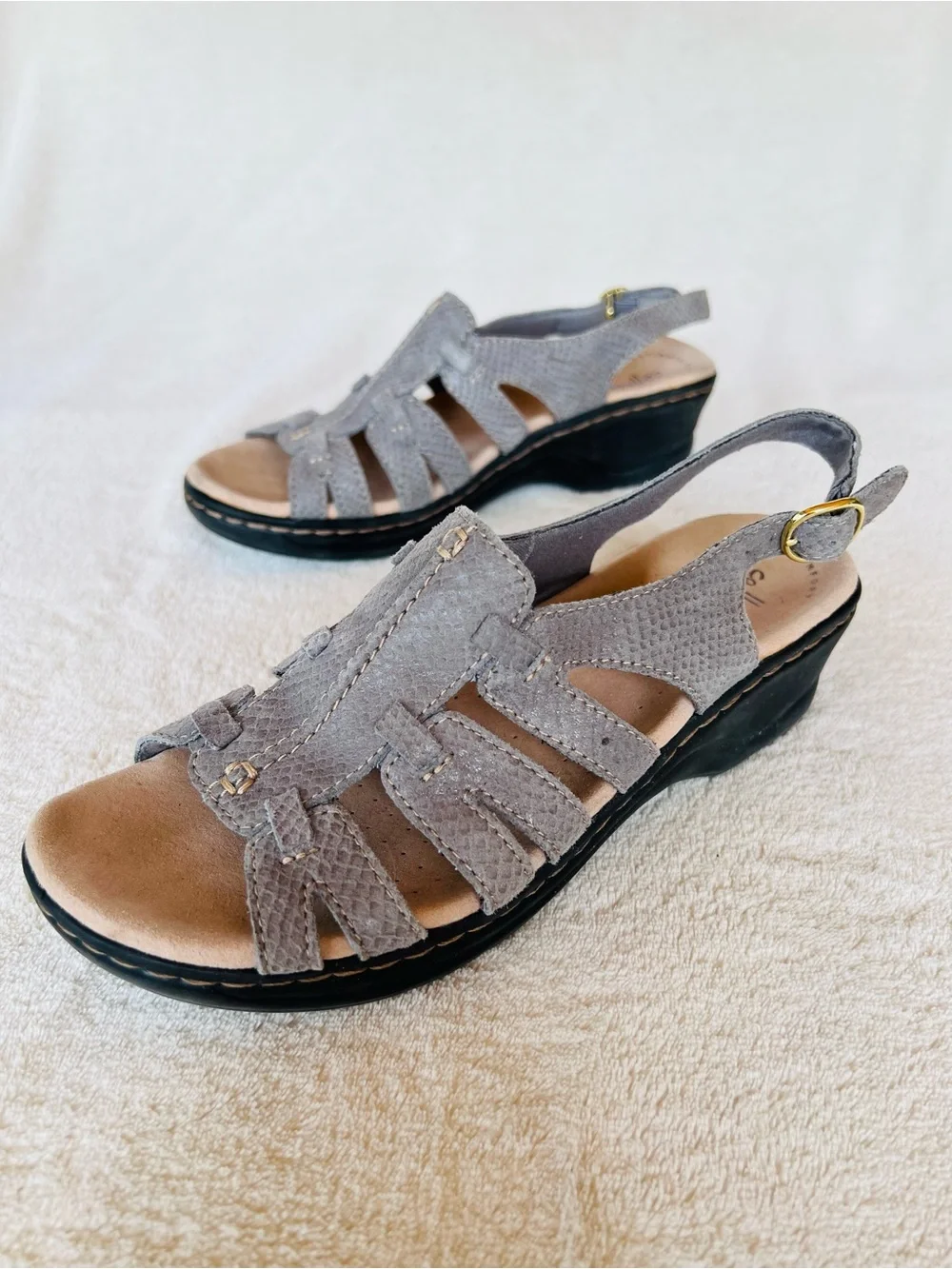 Clarks Lexi Marigold Gray Snake Print Suede Leather Wedge Sandals 6.5